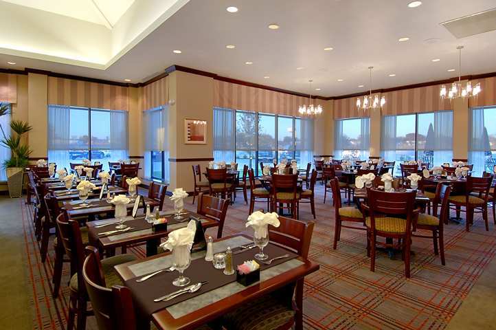 Hilton Garden Inn Ames Restoran gambar